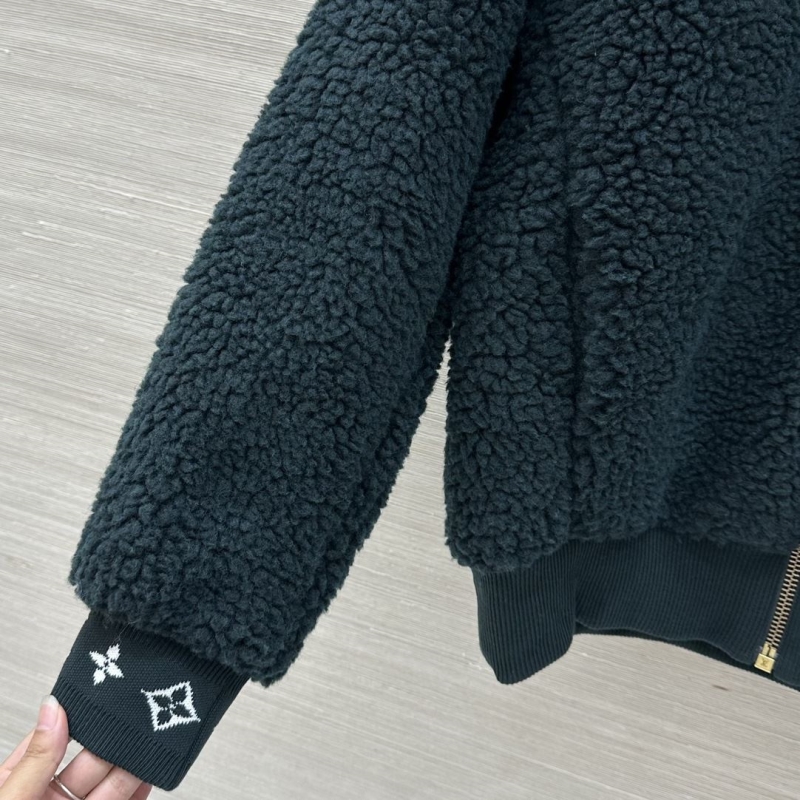 l0vis Vvtt0n outwear